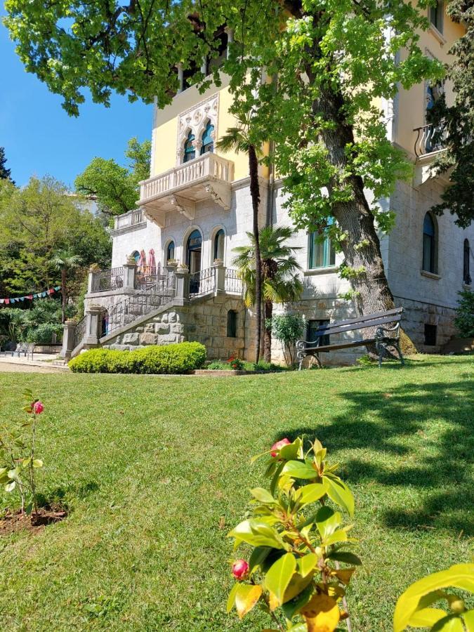 Hotel Villa Astra Ловран Экстерьер фото
