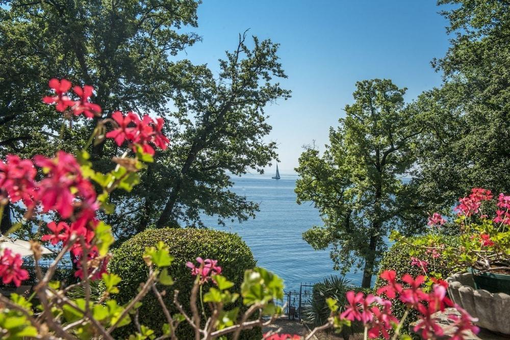 Hotel Villa Astra Ловран Экстерьер фото
