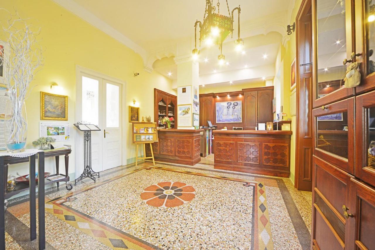 Hotel Villa Astra Ловран Экстерьер фото