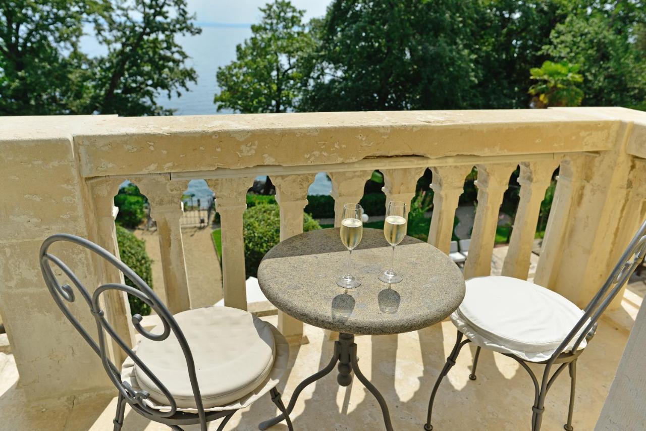 Hotel Villa Astra Ловран Экстерьер фото